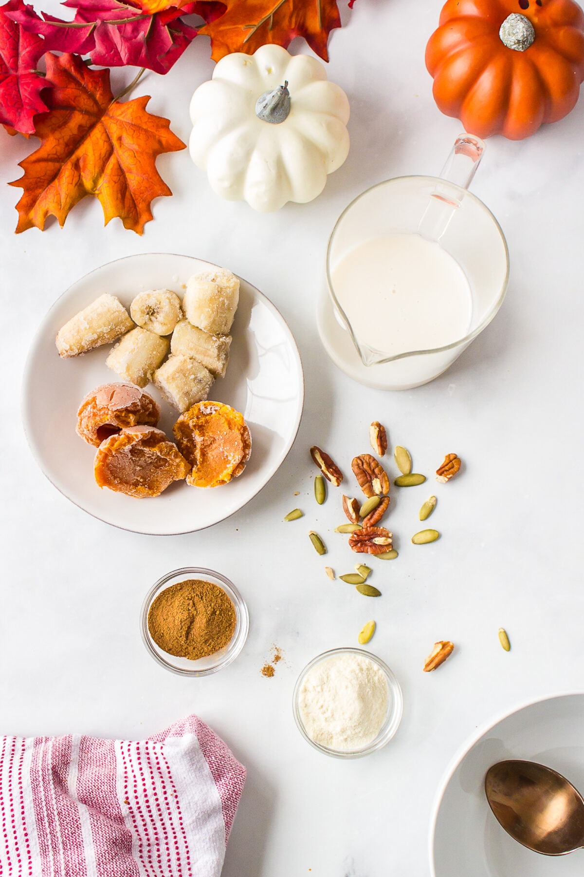 Ingredients for the pumpkin smoothie bowl in small bowls. 